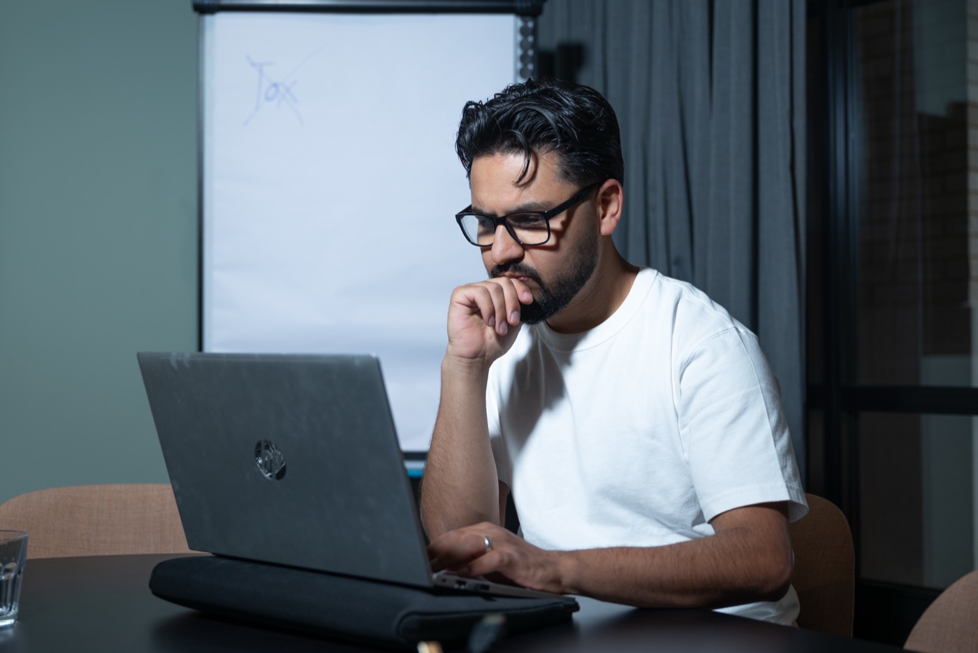 Rabi Adli aan het werk